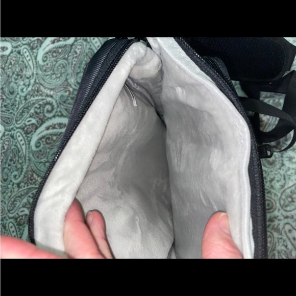 Tomtoc Protective Computer Shoulder Bag - Picture 5 of 10